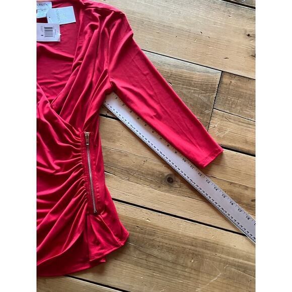 NWT! Carmen Marc Valvo Red Savannah Top blouse. Zipper Detail. Size Medium - Picture 6 of 7